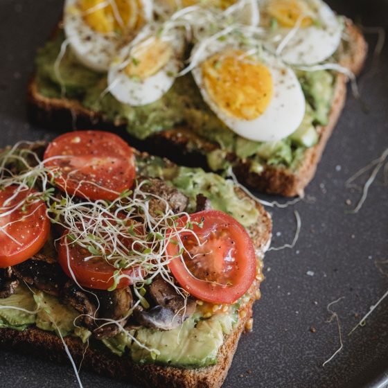 brunch-vegan-toast-avocat