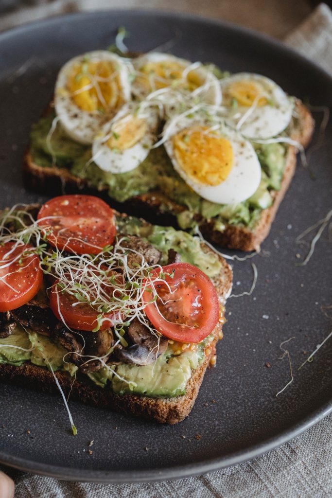 brunch-vegan-toast-avocat